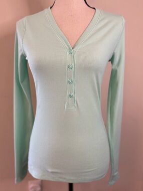 Athleta mint green ribbed long sleeve top V neck XS
